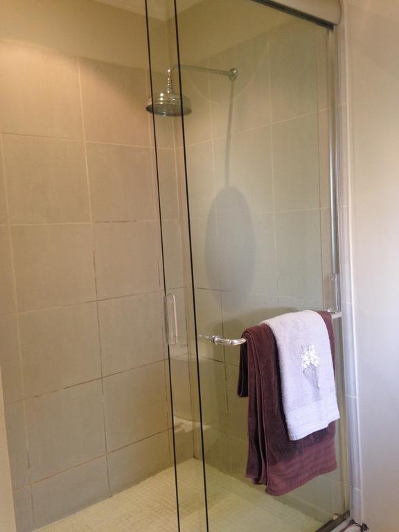 A Hundred Thousand Welcomes B&B Sandton Oda fotoğraf